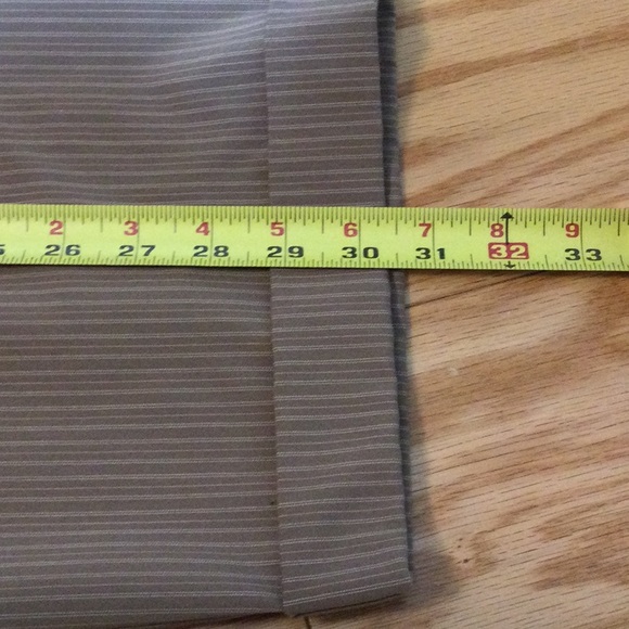 14 Izod tan striped activity Capri pants - Picture 14 of 16